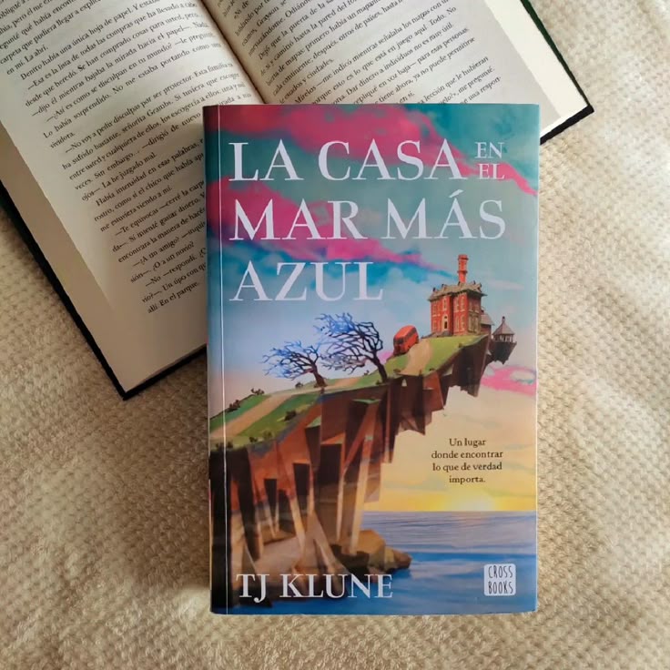 La Casa Mas Azul by TJ Klune