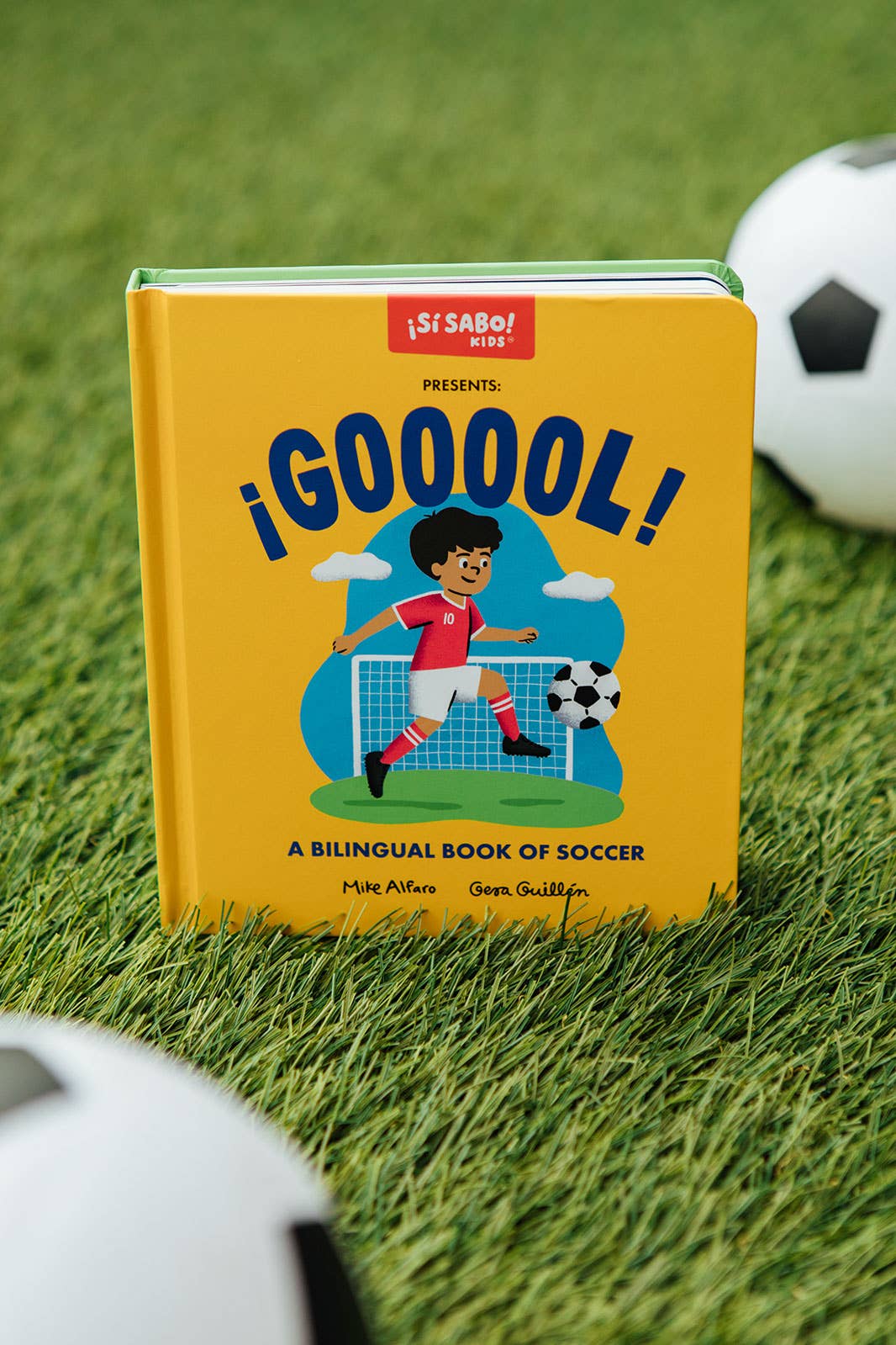 ¡GOOOOL! A Bilingual Book of Soccer